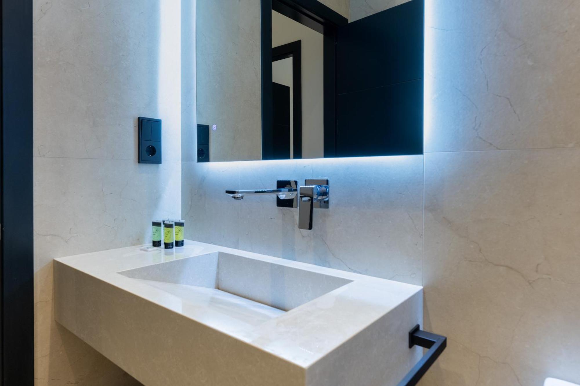 New Design Apartment - Private Patio - Gallos 2 Seville Ngoại thất bức ảnh