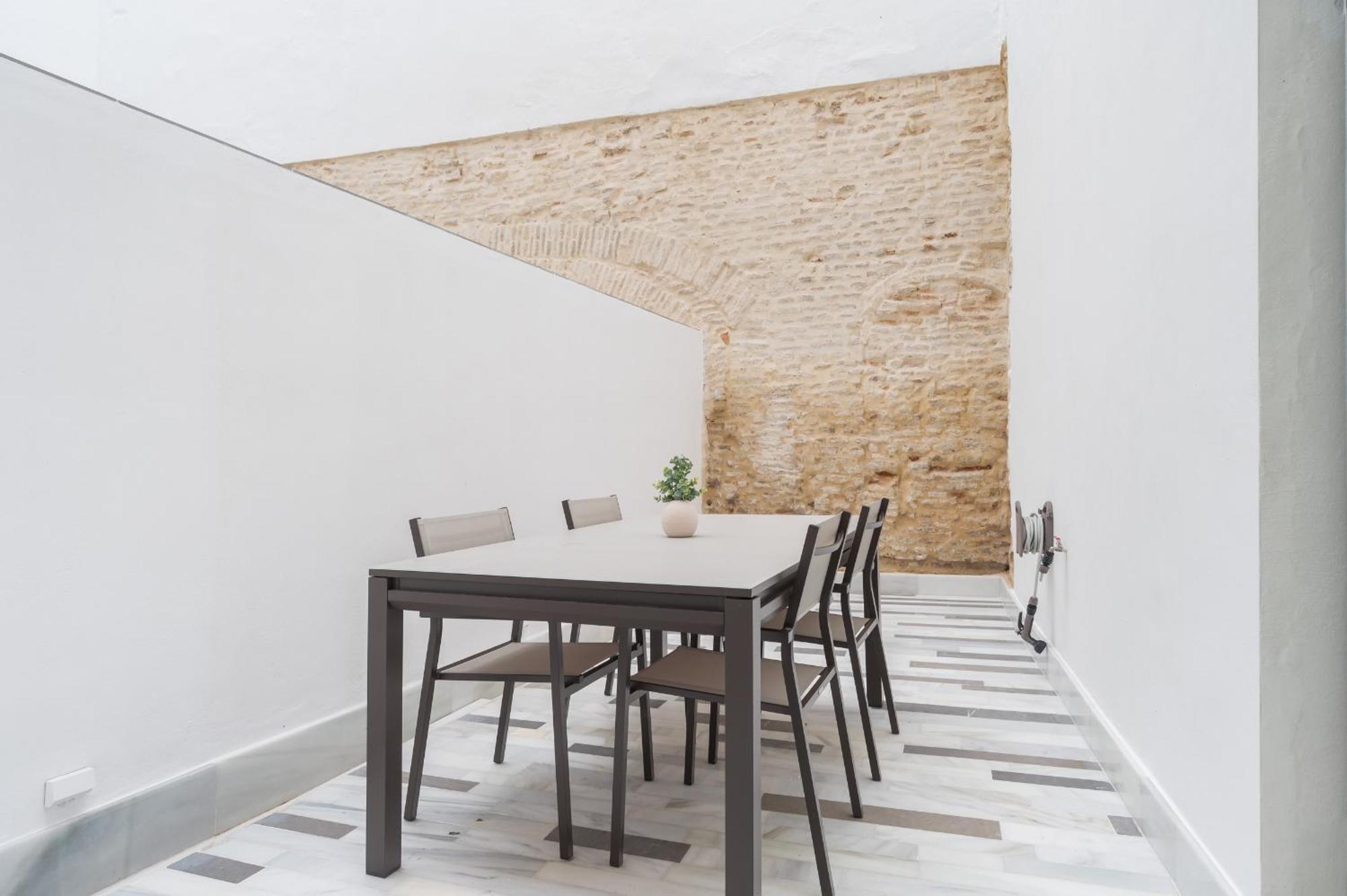 New Design Apartment - Private Patio - Gallos 2 Seville Ngoại thất bức ảnh