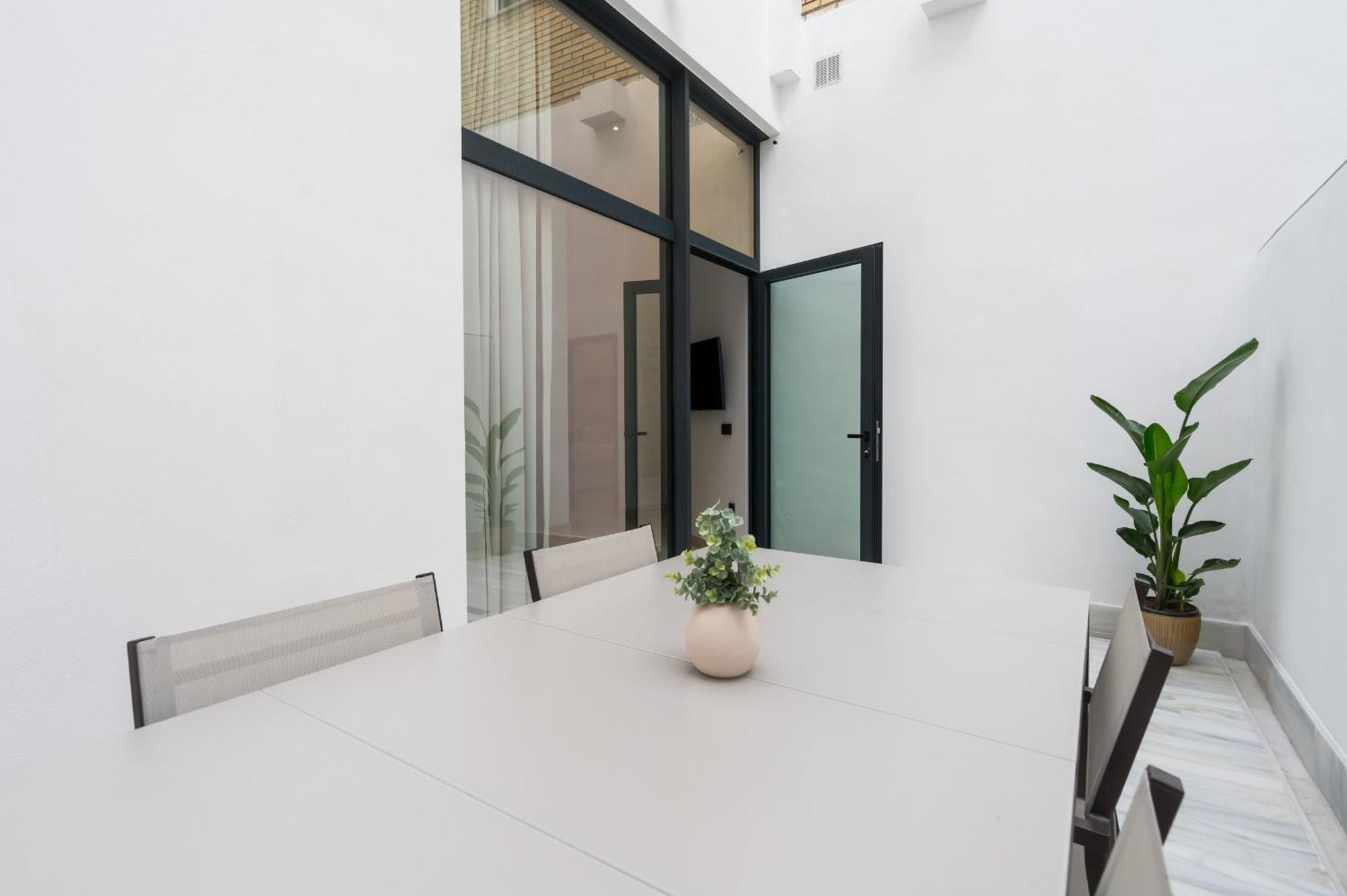 New Design Apartment - Private Patio - Gallos 2 Seville Ngoại thất bức ảnh