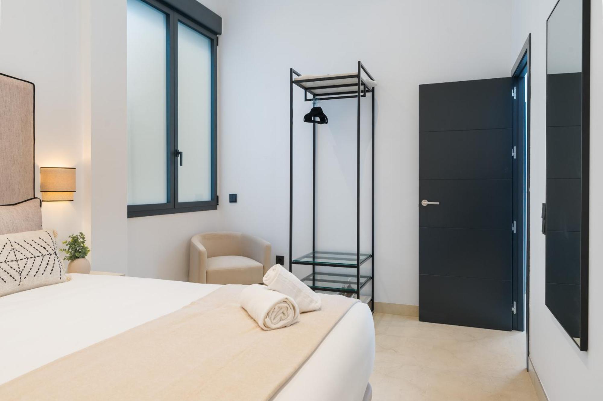 New Design Apartment - Private Patio - Gallos 2 Seville Ngoại thất bức ảnh