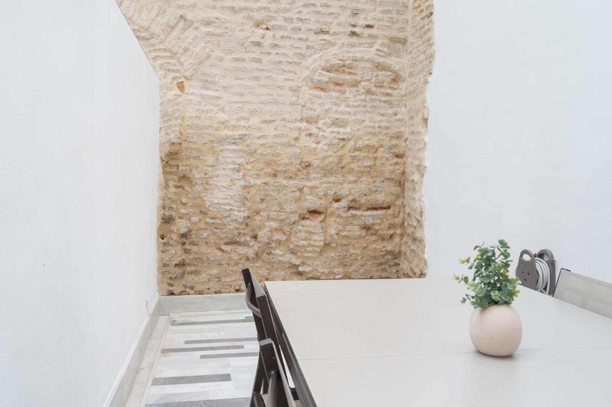 New Design Apartment - Private Patio - Gallos 2 Seville Ngoại thất bức ảnh