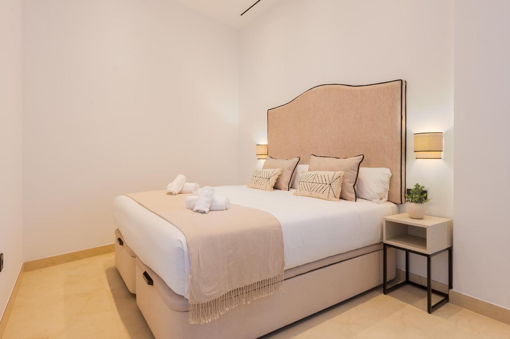 New Design Apartment - Private Patio - Gallos 2 Seville Ngoại thất bức ảnh