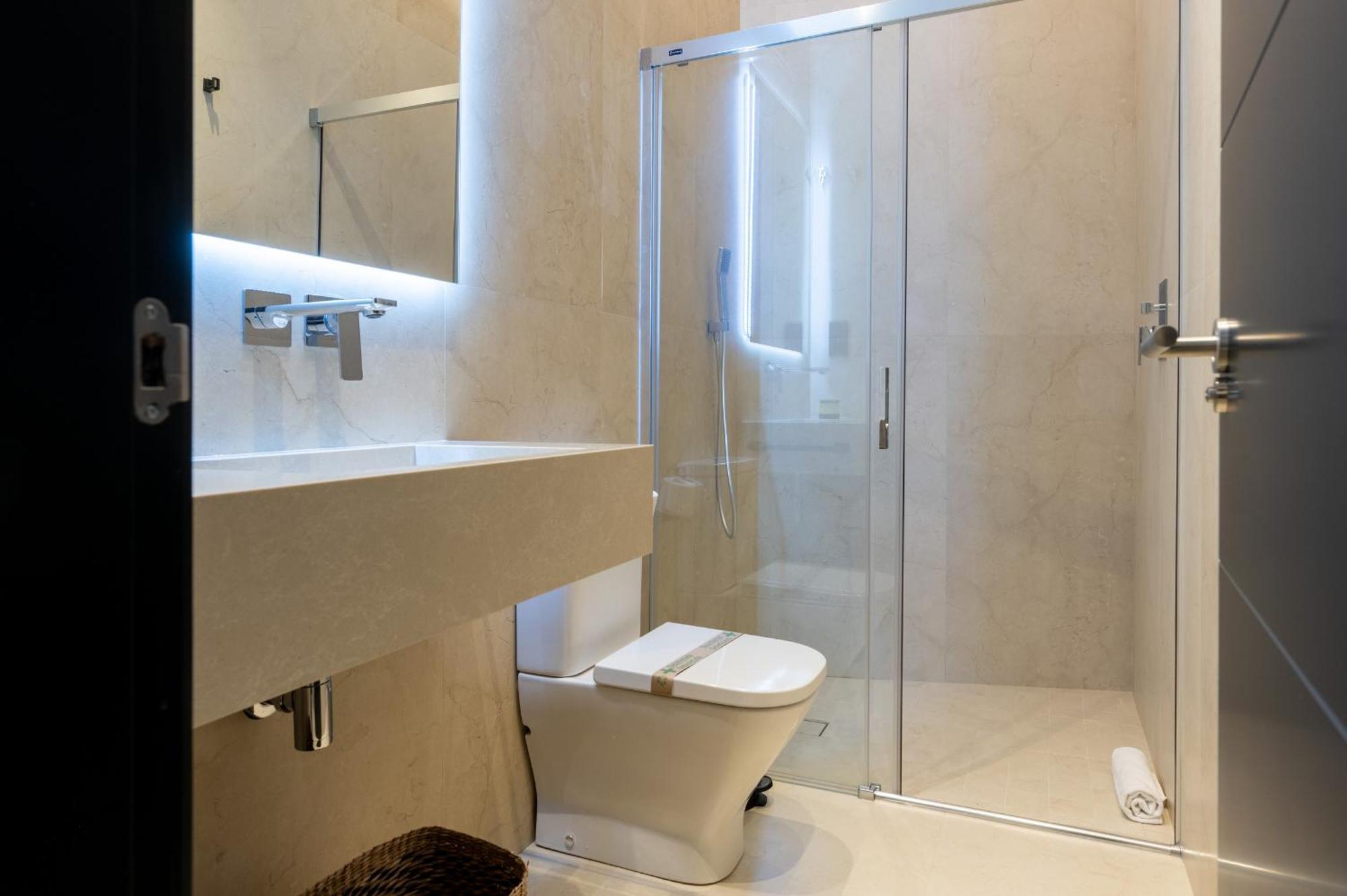 New Design Apartment - Private Patio - Gallos 2 Seville Ngoại thất bức ảnh